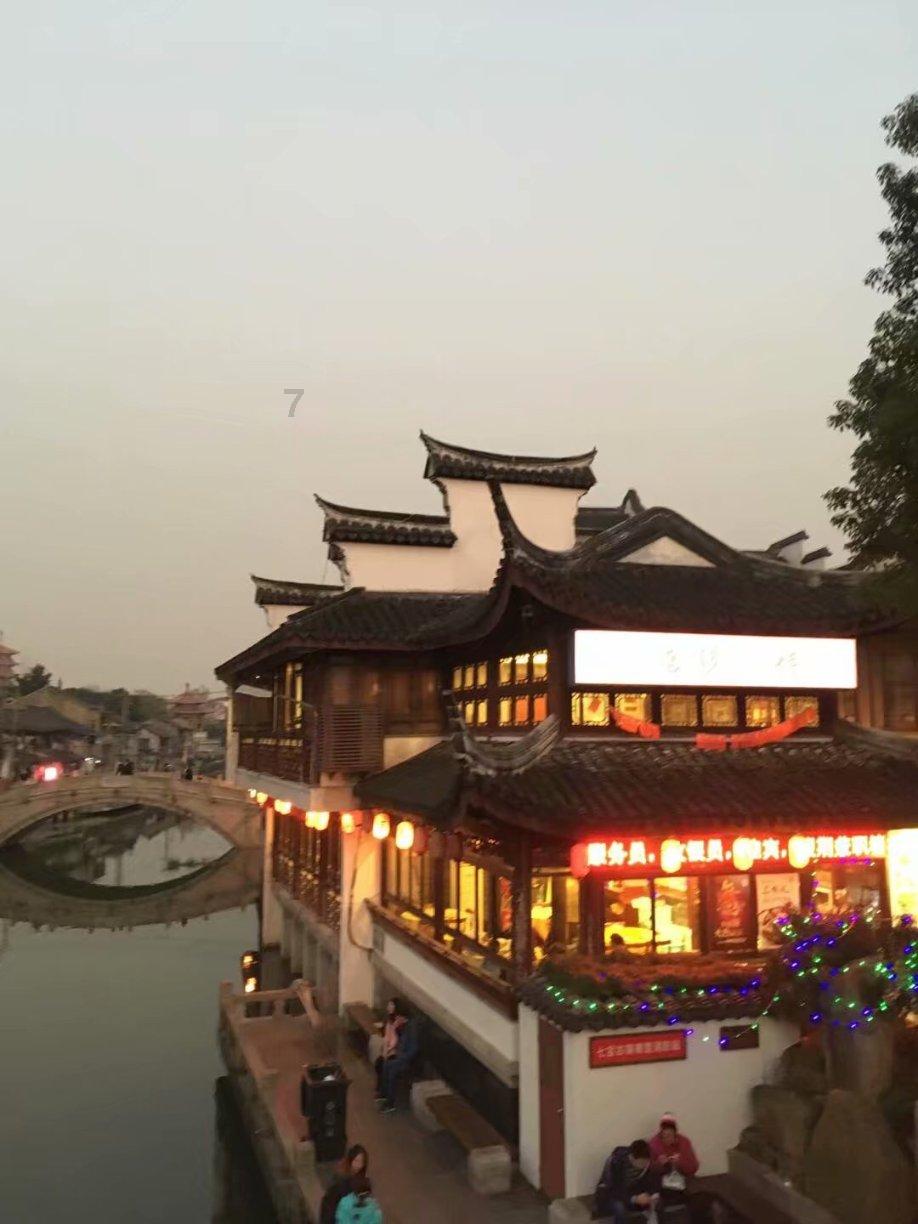 1997年张雨生离世，葬礼上哭到昏厥的女孩，现成了家喻户晓的明星